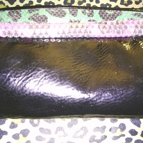 Betseyville cheetah purse - Picture 9 of 14